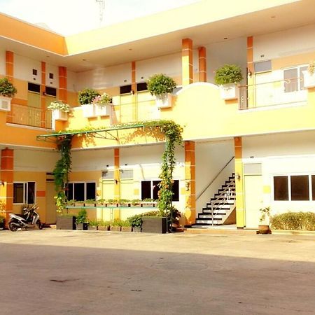 Hotel Kencana Rembang Buitenkant foto