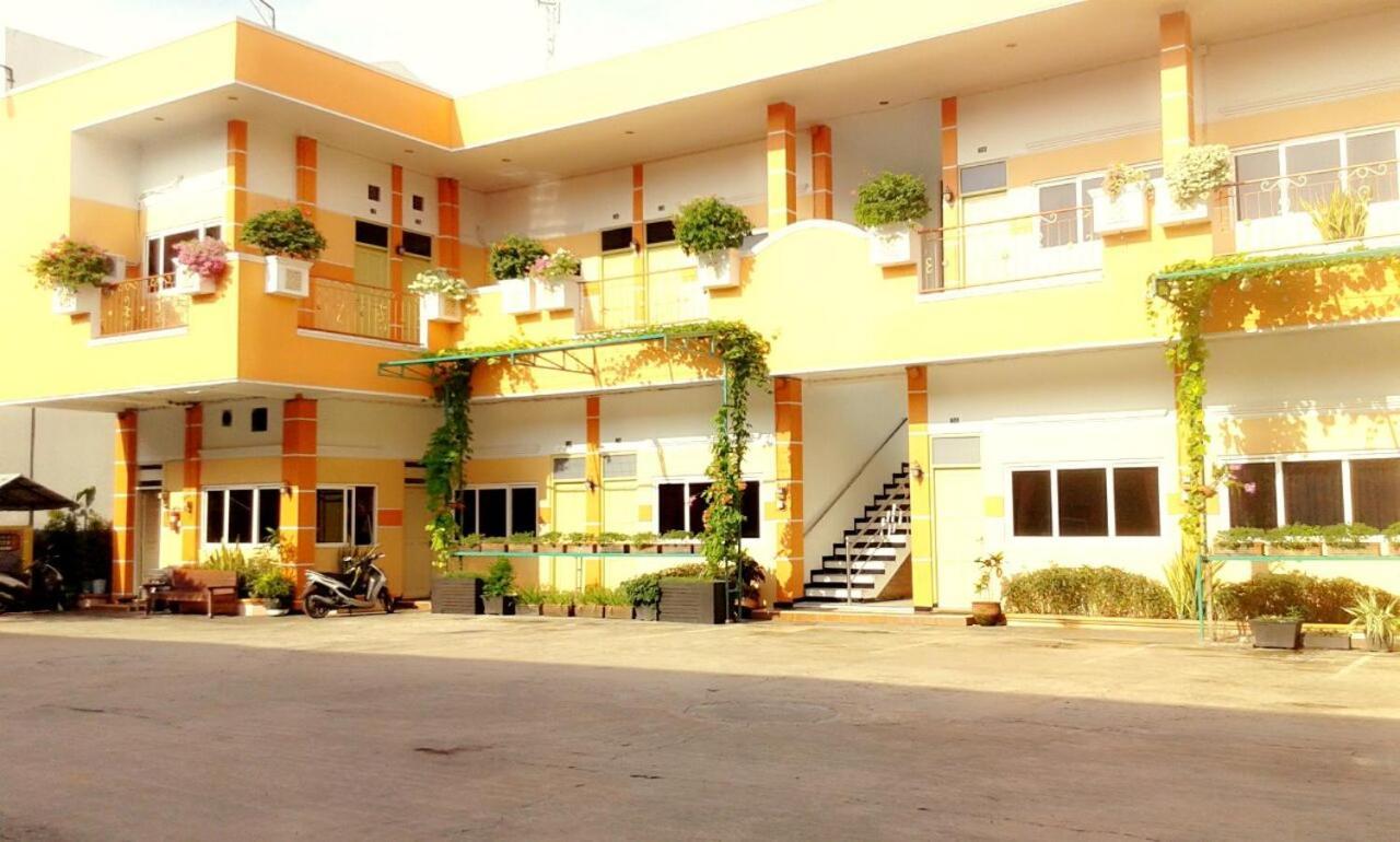 Hotel Kencana Rembang Buitenkant foto