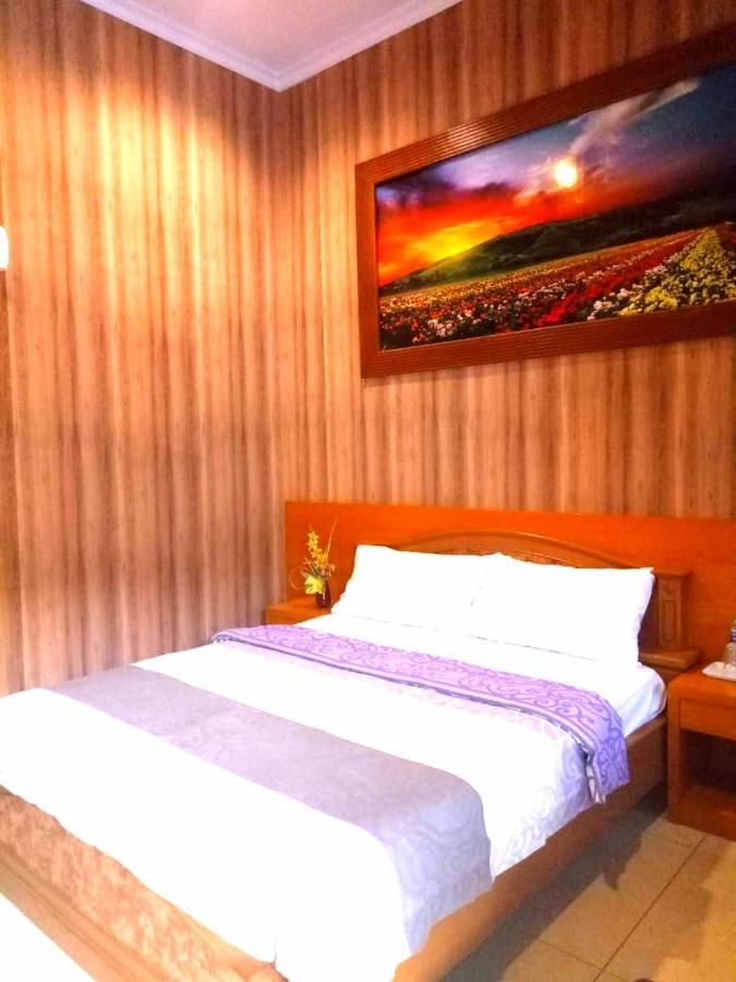 Hotel Kencana Rembang Buitenkant foto